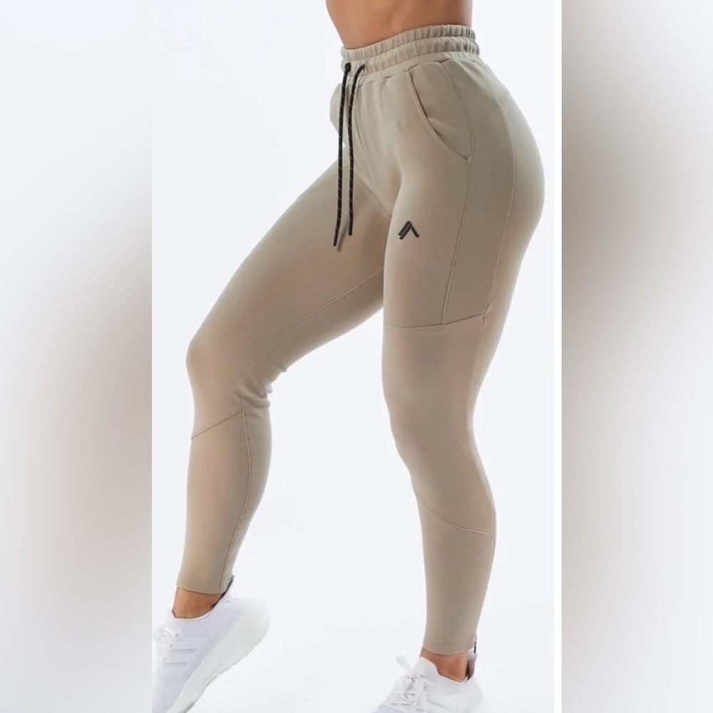 Alphalete Elmts Joggers – Tan Athletic Fitted Sweatpants XS